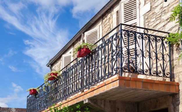 HOW MUCH VALUE DOES A BALCONY ADD TO AN APARTMENT?